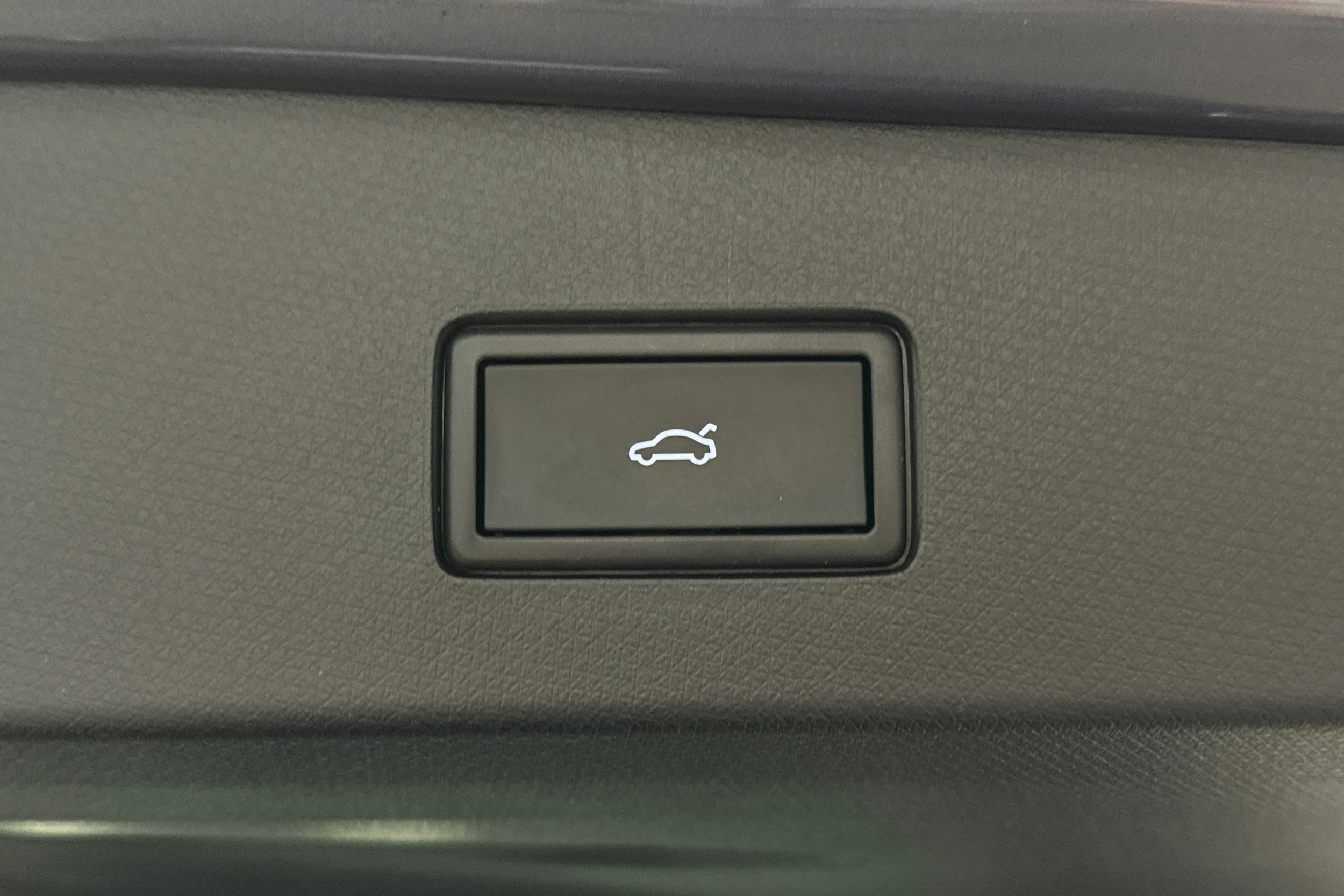 sininen CUPRA Tavascan 2024 kuva 16.