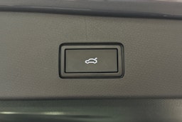 sininen CUPRA Tavascan 2024 kuva 16.