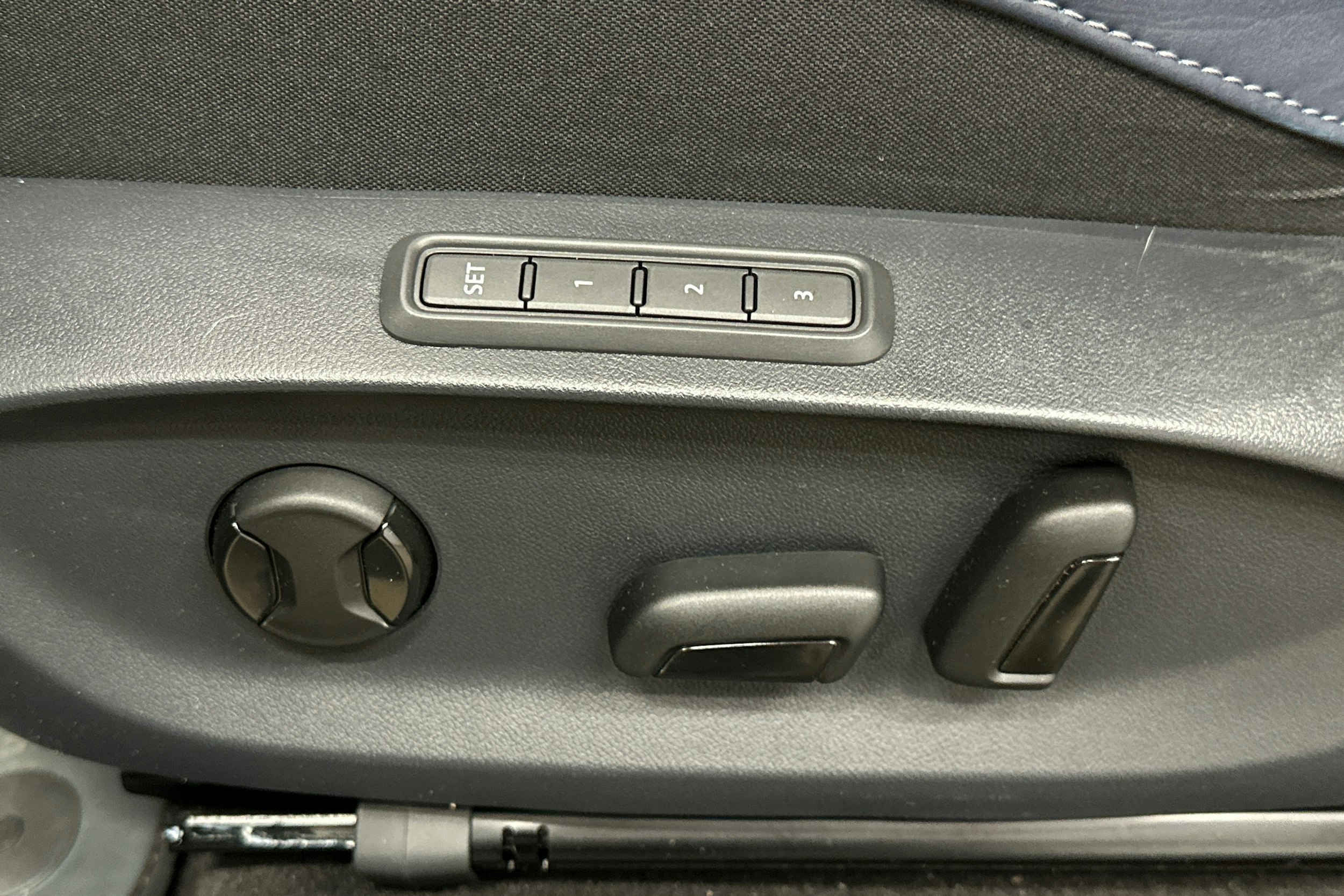 sininen CUPRA Tavascan 2024 kuva 18.