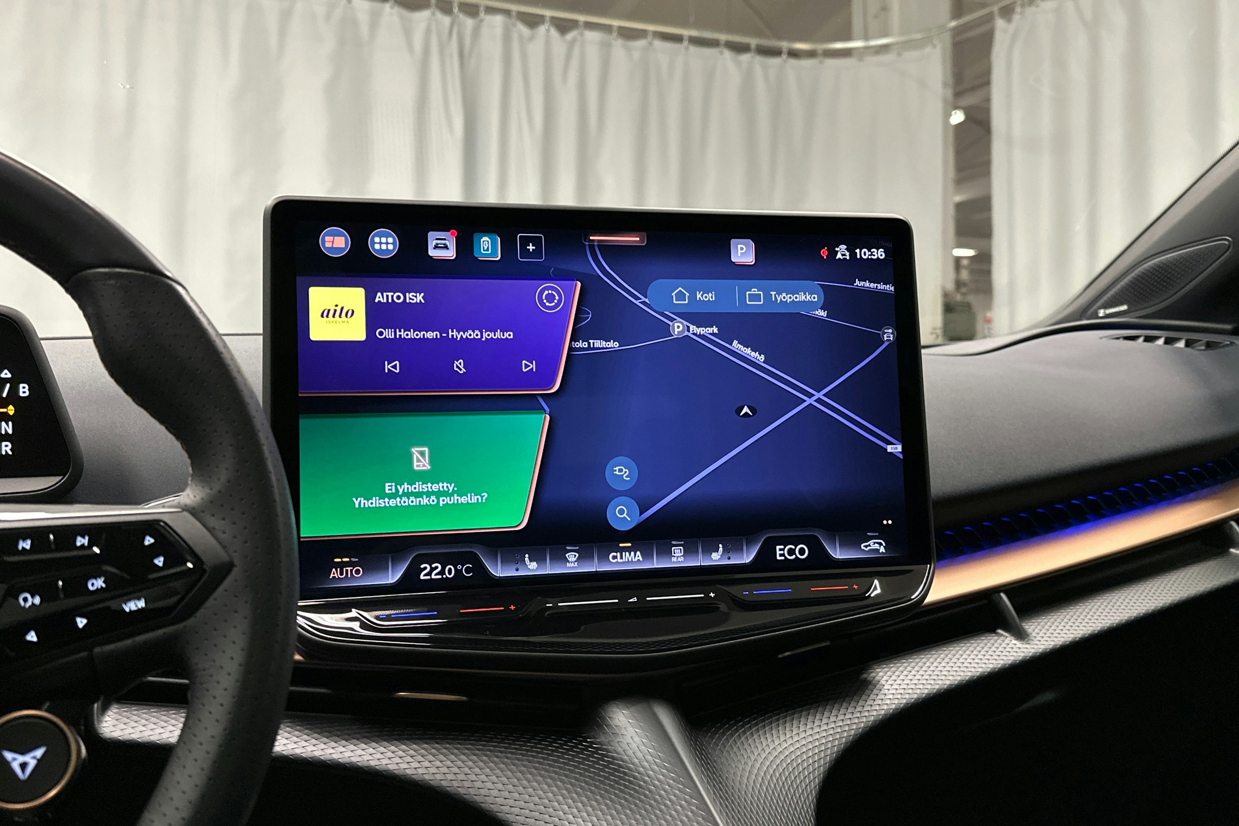 sininen CUPRA Tavascan 2024 kuva 26.