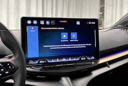 sininen CUPRA Tavascan 2024 kuva 28.