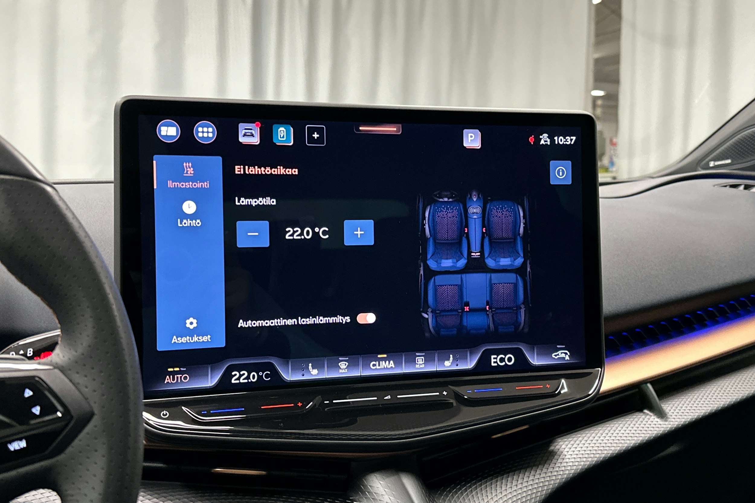 sininen CUPRA Tavascan 2024 kuva 29.