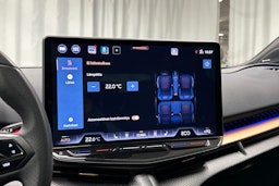 sininen CUPRA Tavascan 2024 kuva 29.