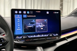 sininen CUPRA Tavascan 2024 kuva 30.