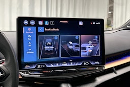 sininen CUPRA Tavascan 2024 kuva 32.