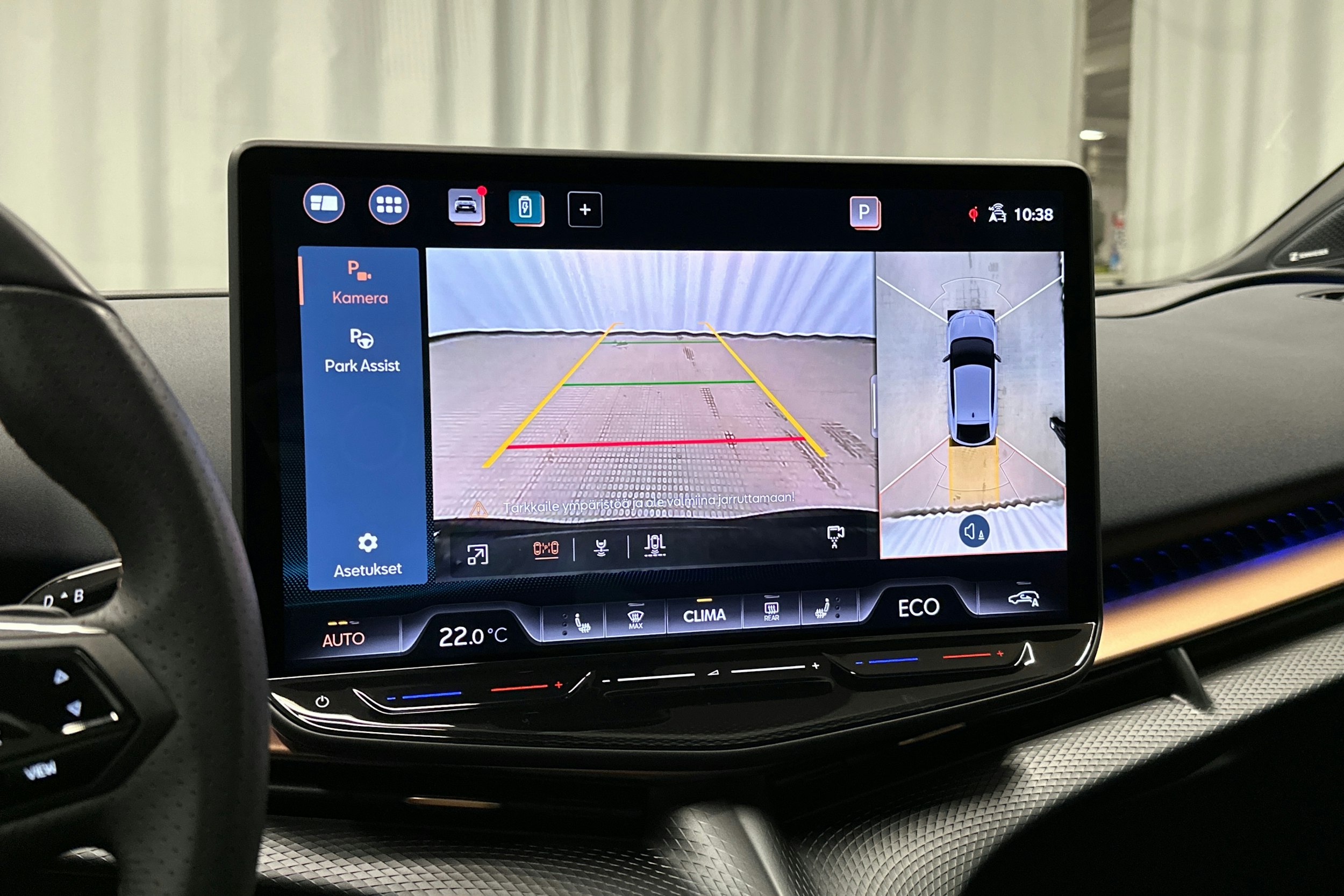 sininen CUPRA Tavascan 2024 kuva 36.