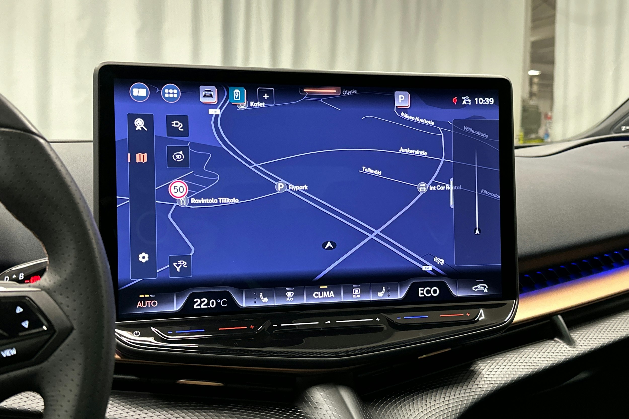 sininen CUPRA Tavascan 2024 kuva 37.