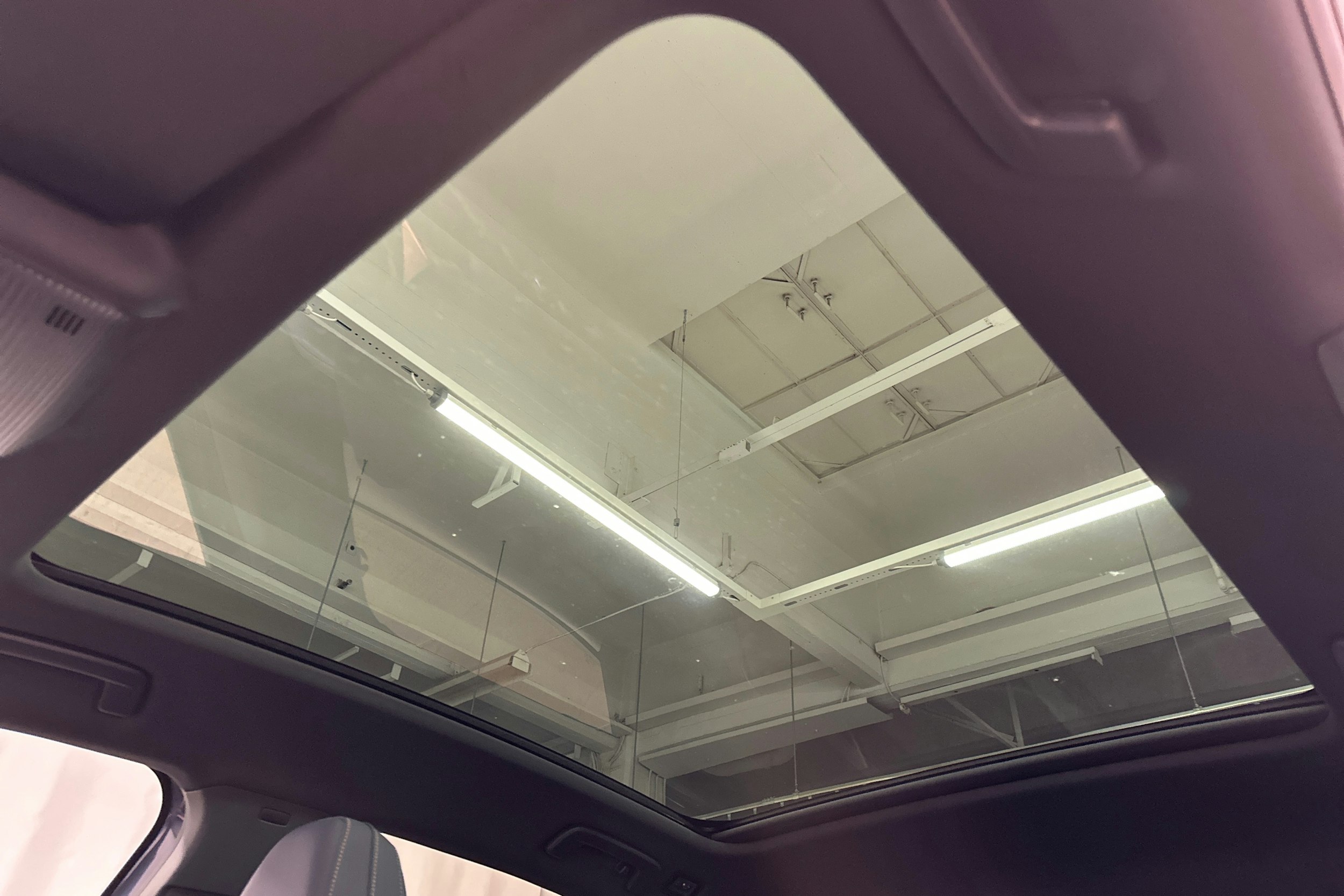 sininen CUPRA Tavascan 2024 kuva 38.