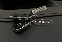 sininen CUPRA Tavascan 2024 kuva 39.