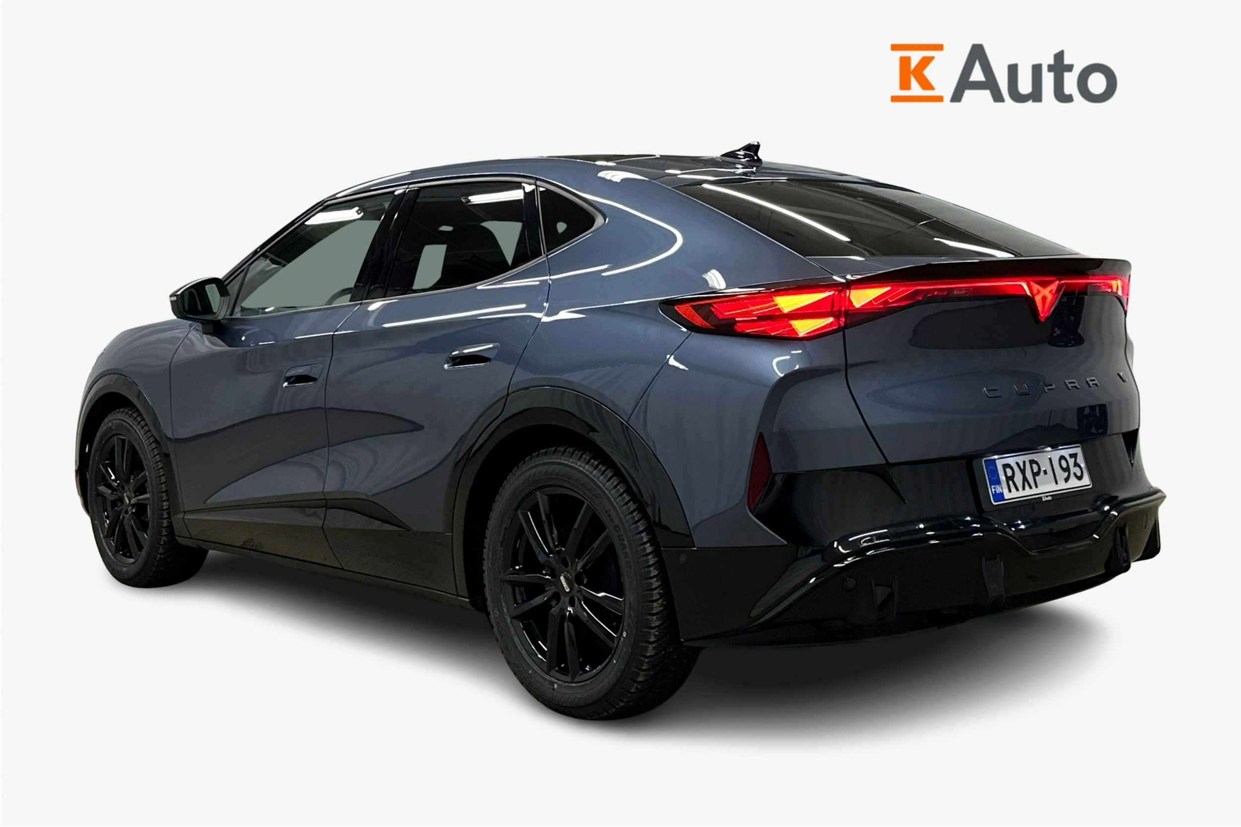 sininen CUPRA Tavascan 2024 kuva 2.