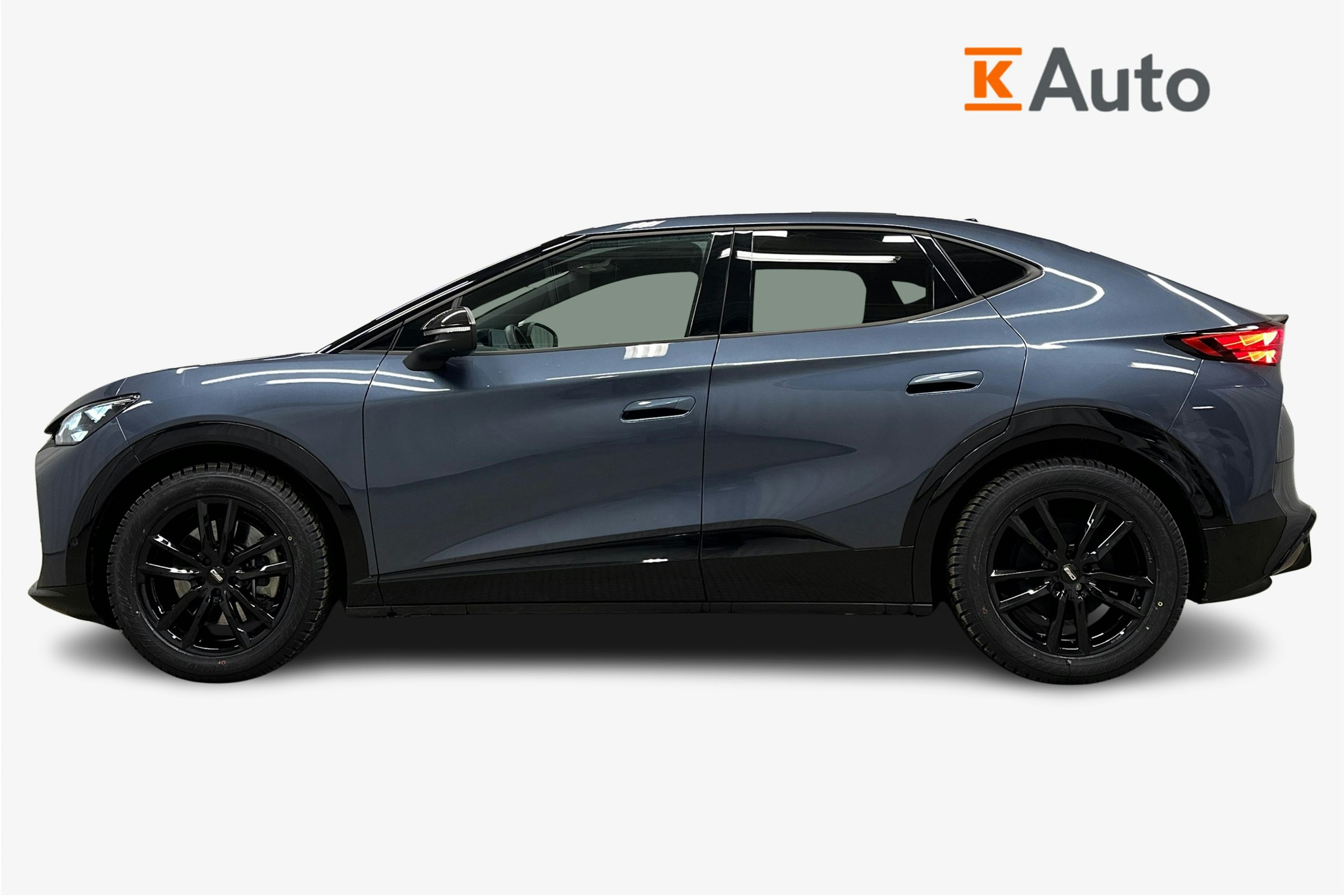 sininen CUPRA Tavascan 2024 kuva 6.