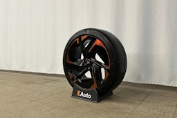 sininen CUPRA Tavascan 2024 kuva 13.