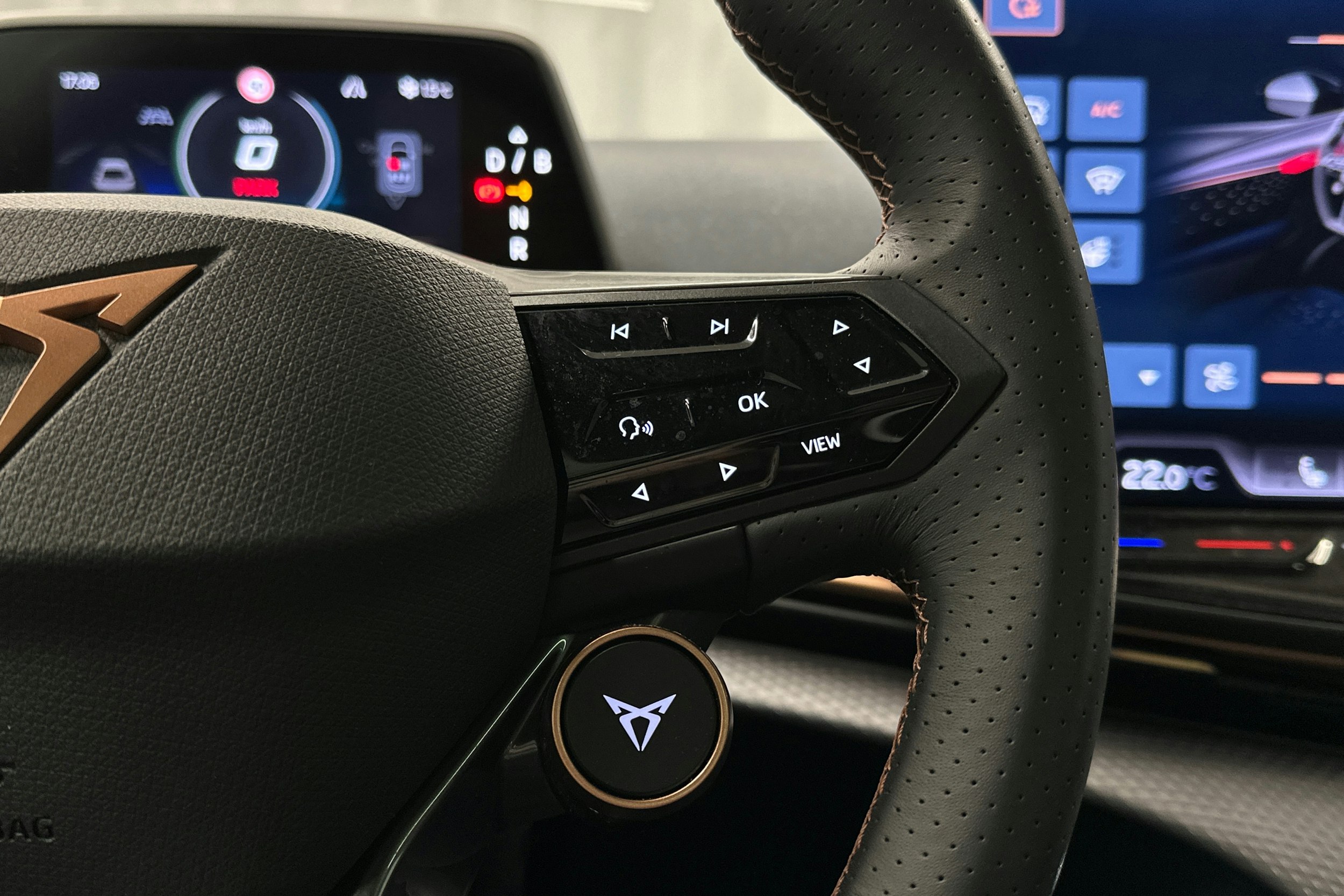 sininen CUPRA Tavascan 2024 kuva 15.