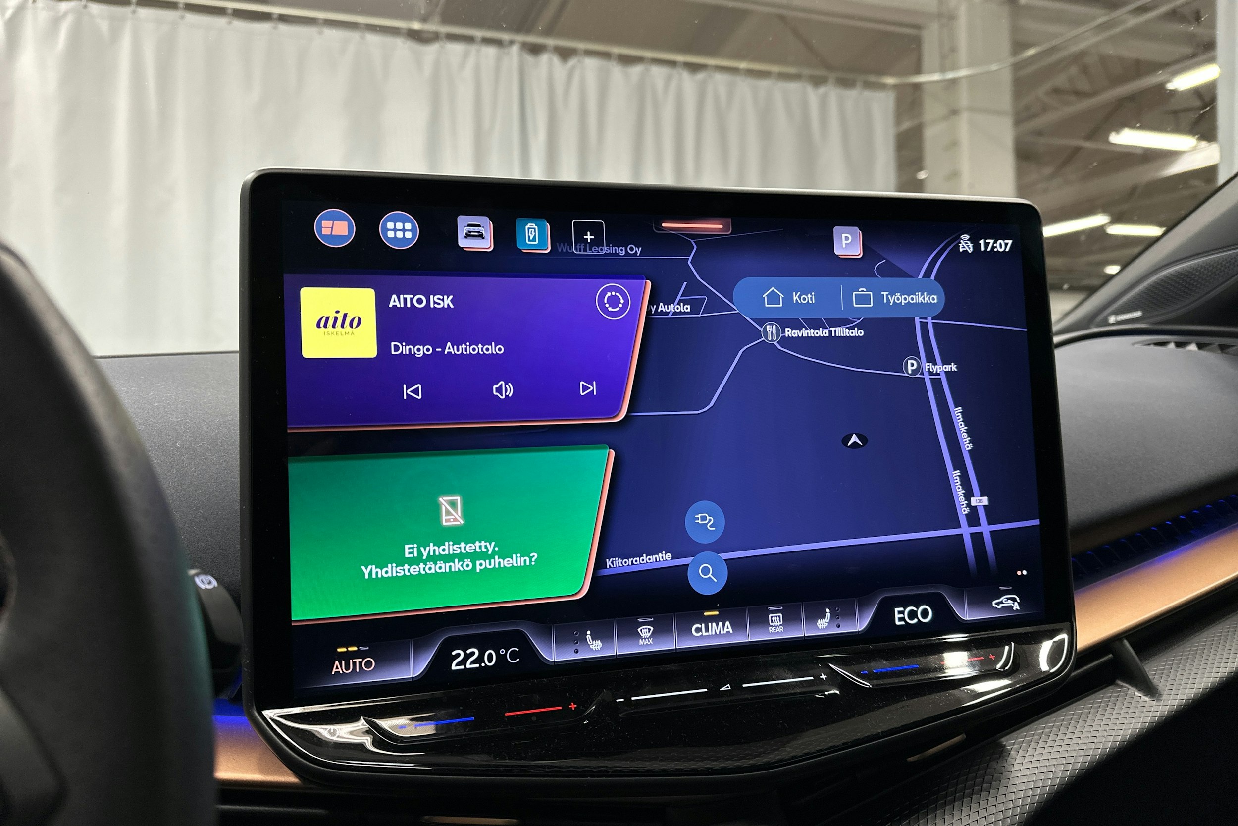 sininen CUPRA Tavascan 2024 kuva 18.