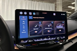 sininen CUPRA Tavascan 2024 kuva 25.