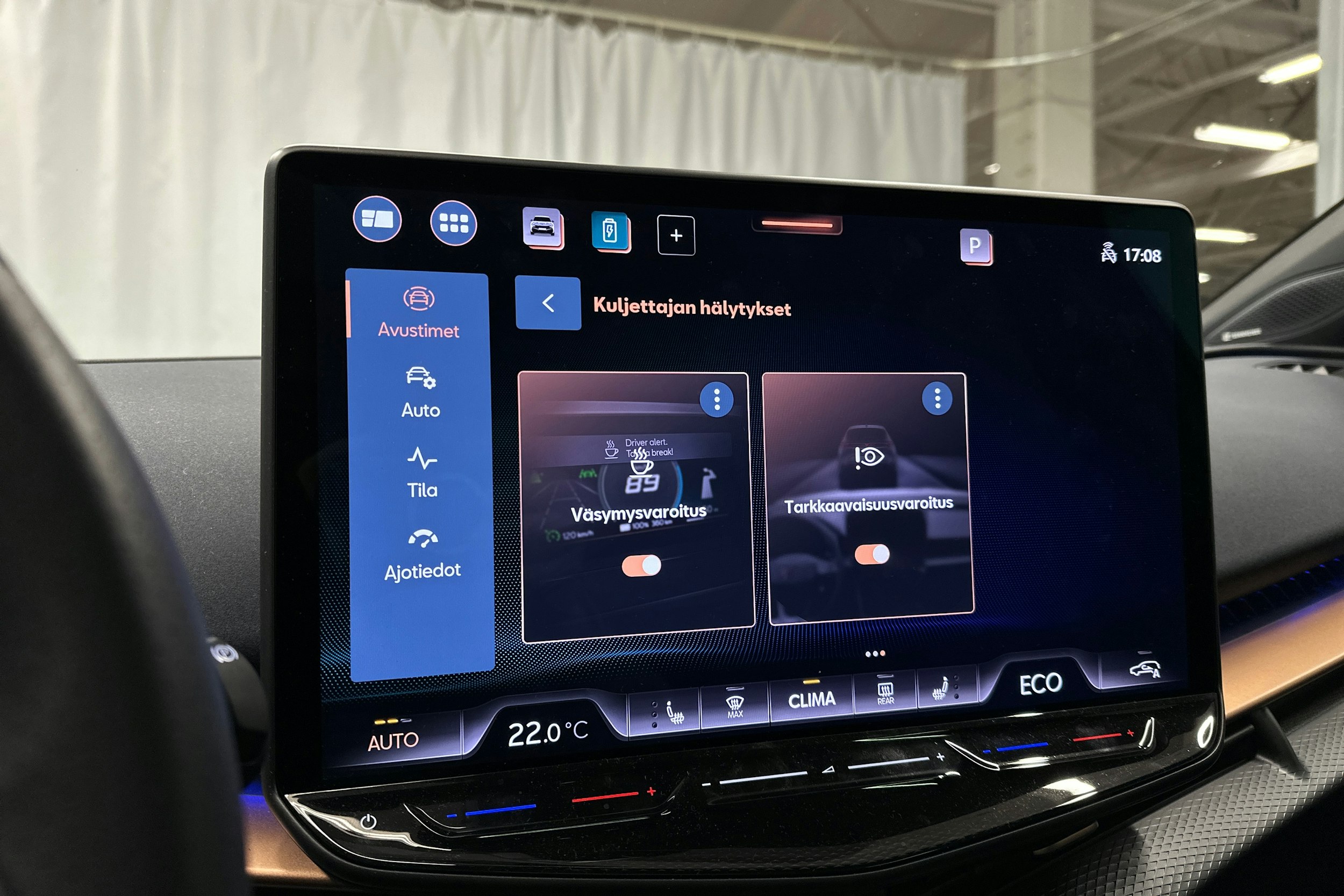 sininen CUPRA Tavascan 2024 kuva 27.