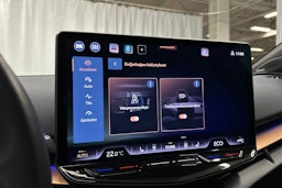 sininen CUPRA Tavascan 2024 kuva 27.