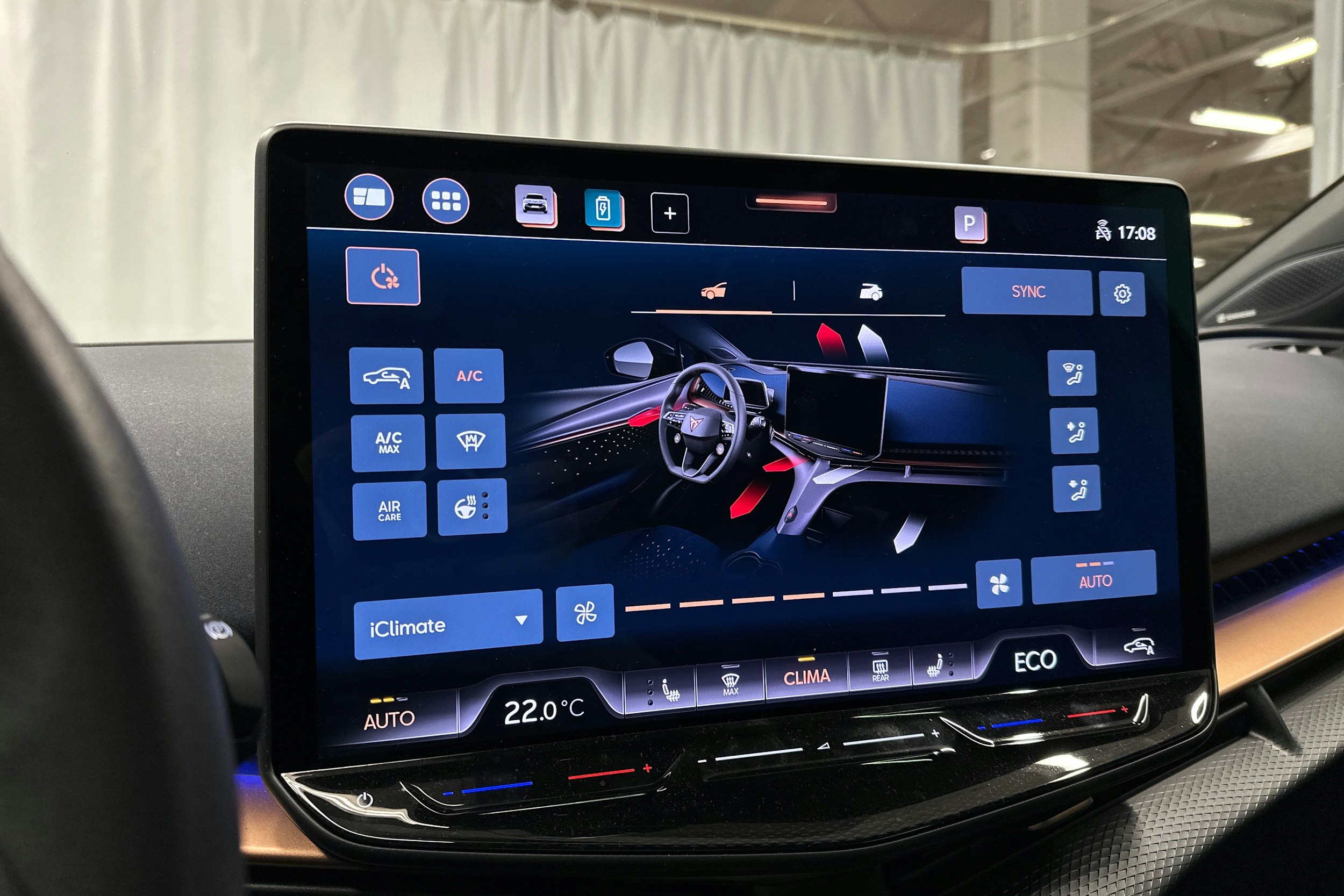 sininen CUPRA Tavascan 2024 kuva 28.