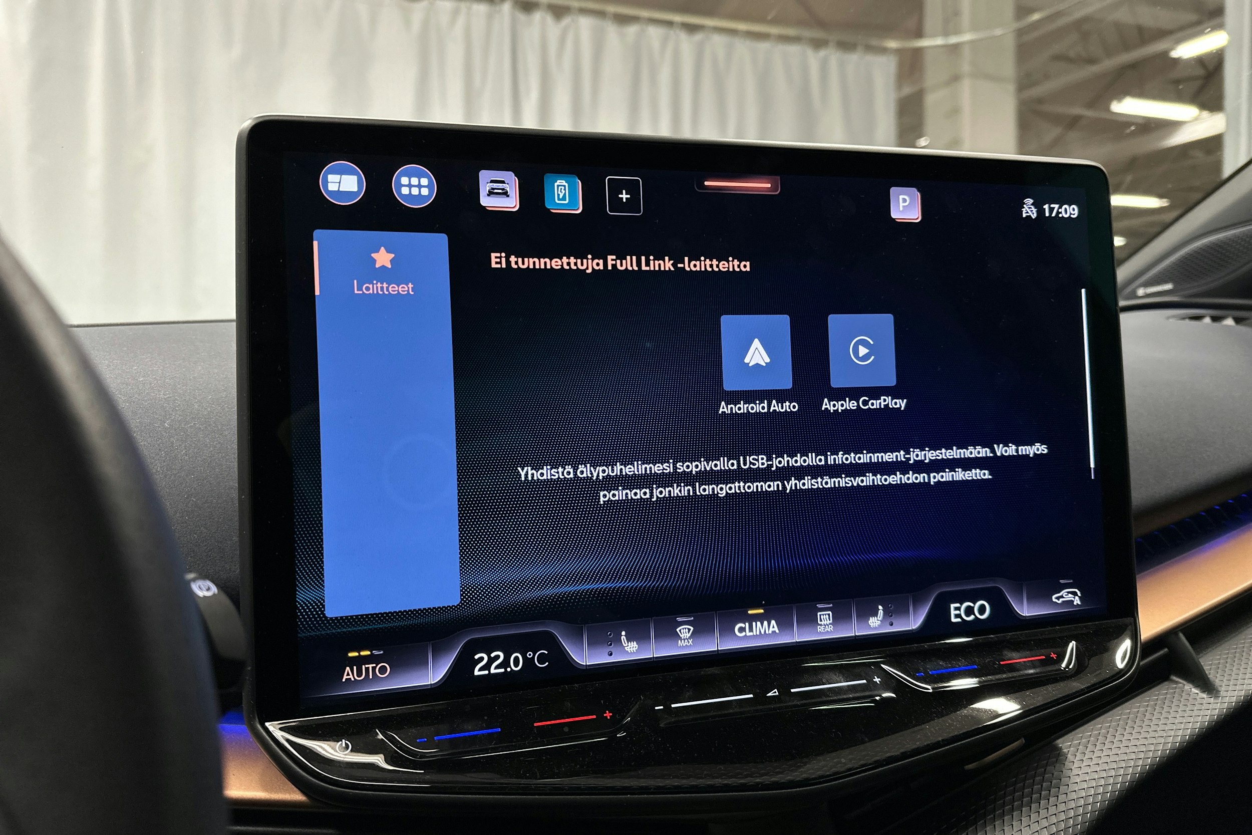 sininen CUPRA Tavascan 2024 kuva 31.