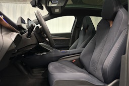 sininen CUPRA Tavascan 2024 kuva 33.