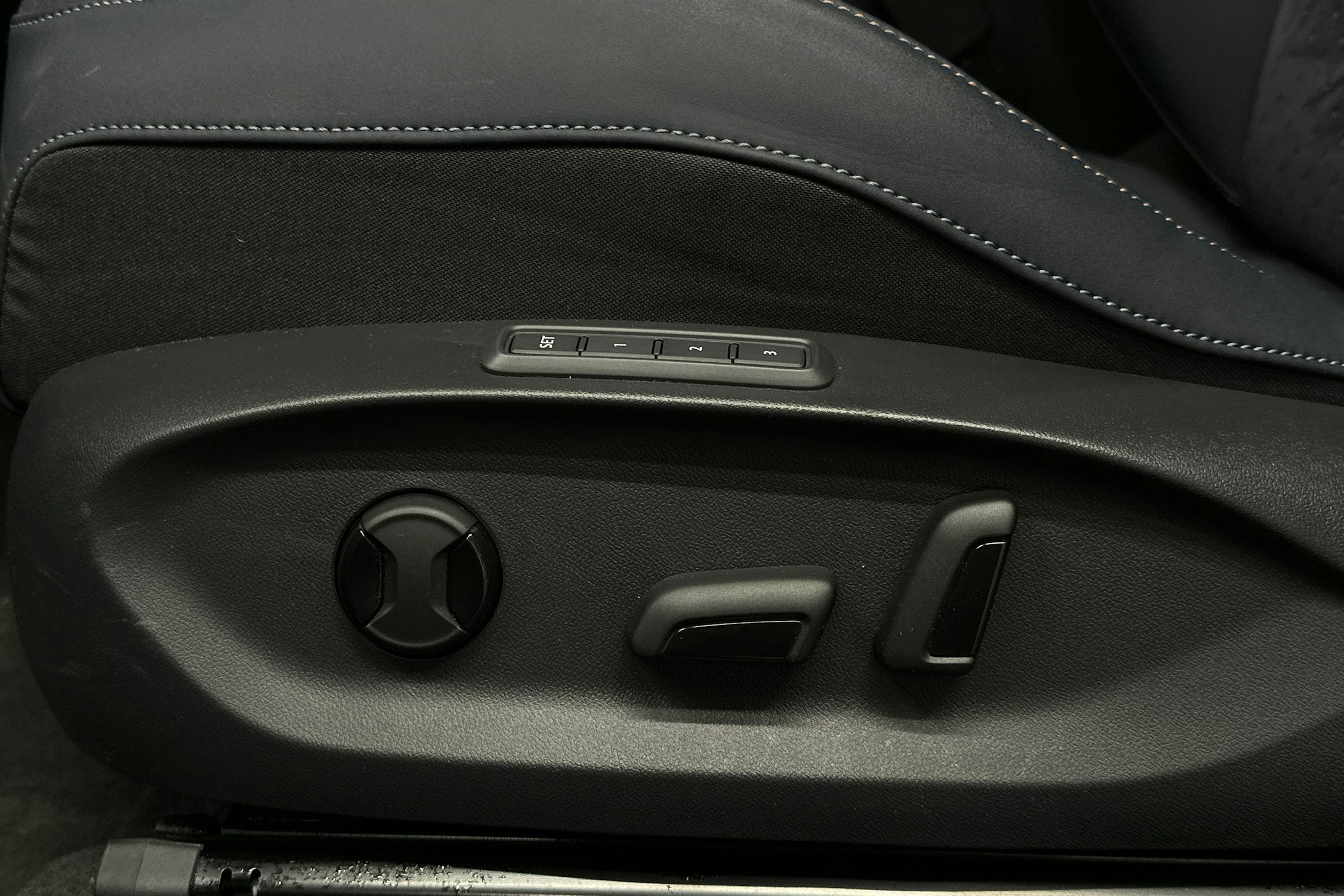 sininen CUPRA Tavascan 2024 kuva 34.