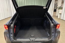 sininen CUPRA Tavascan 2024 kuva 37.