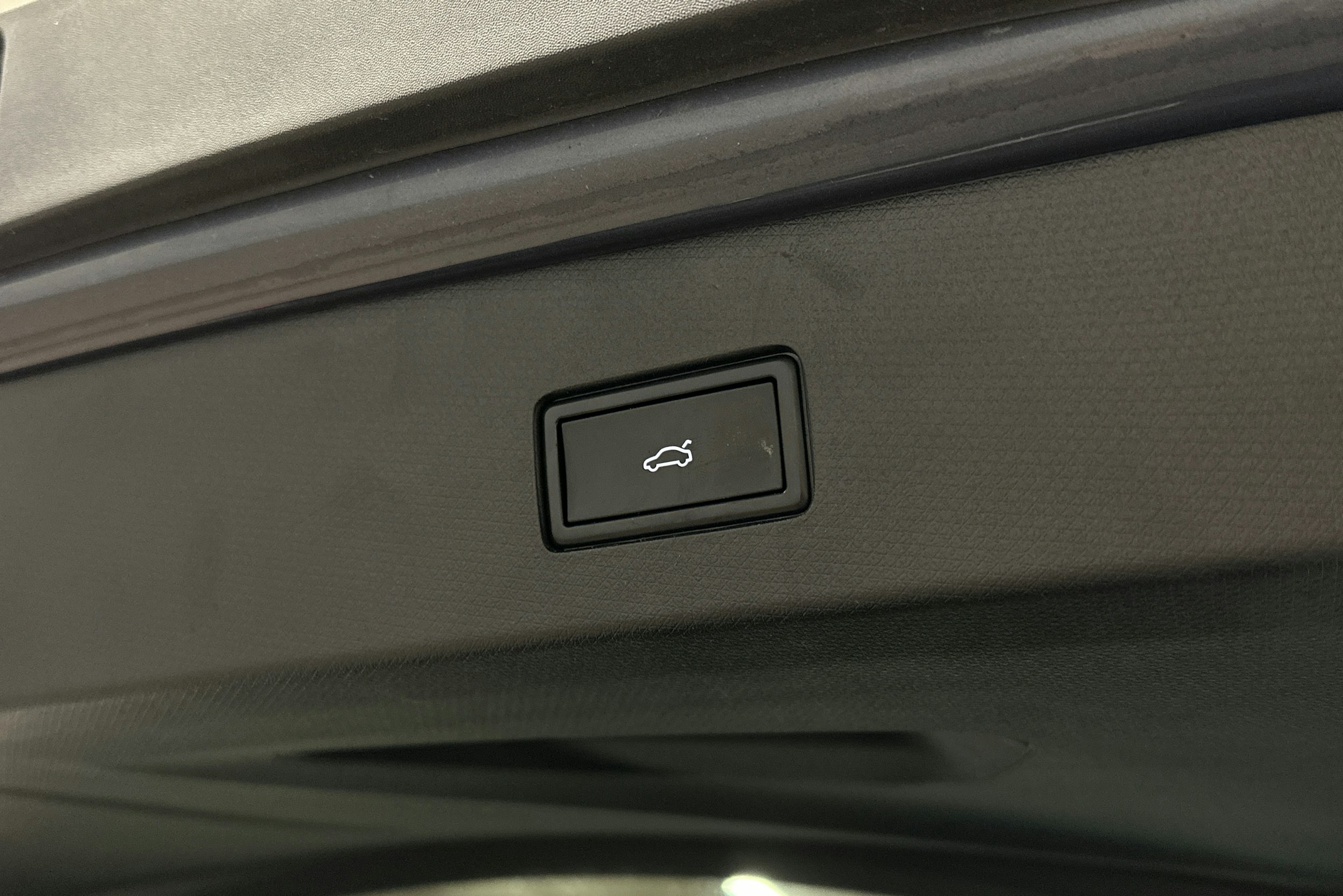 sininen CUPRA Tavascan 2024 kuva 38.