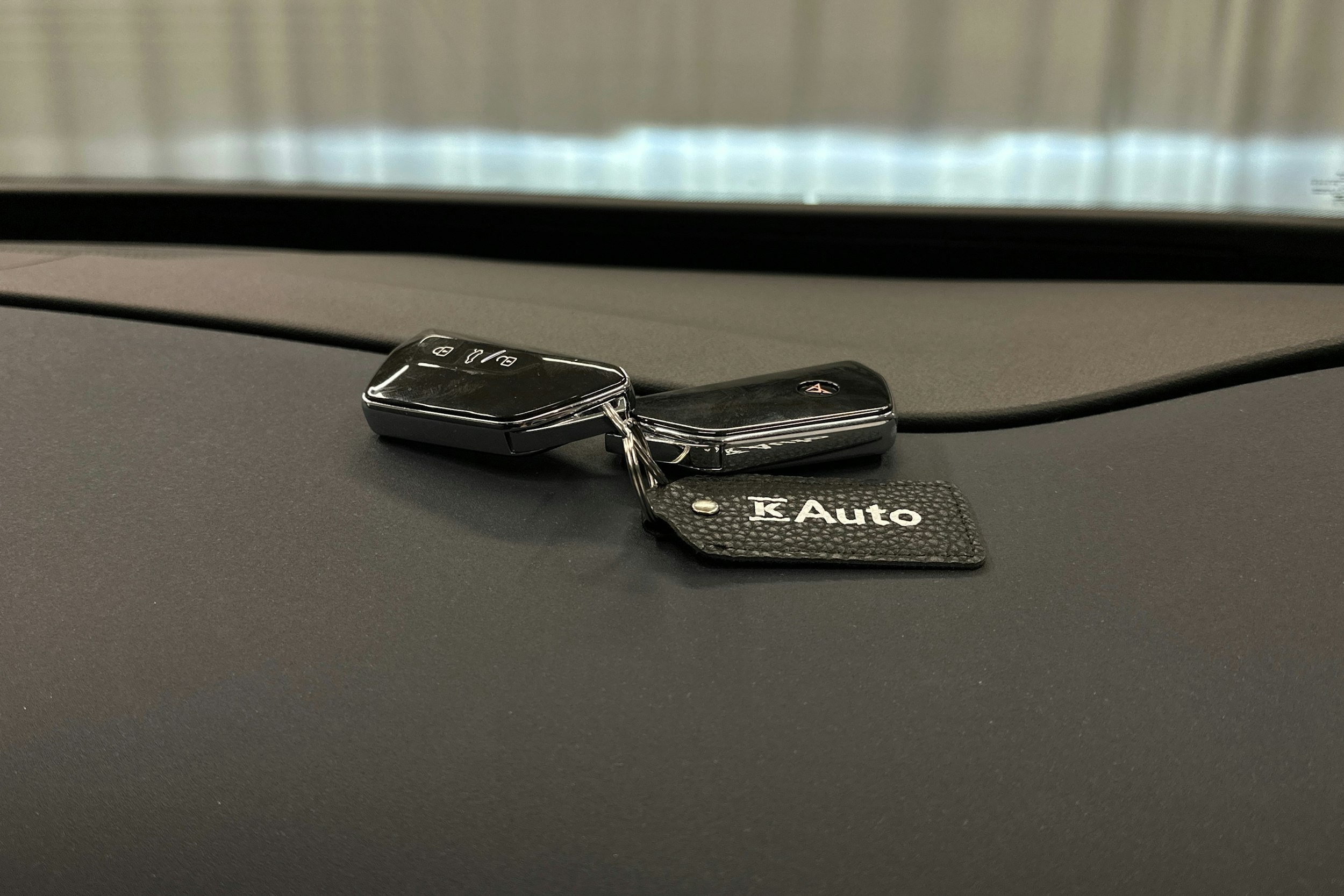 sininen CUPRA Tavascan 2024 kuva 39.