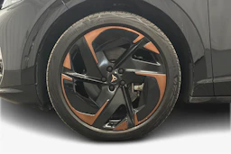 harmaa CUPRA Tavascan 2024 kuva 9.