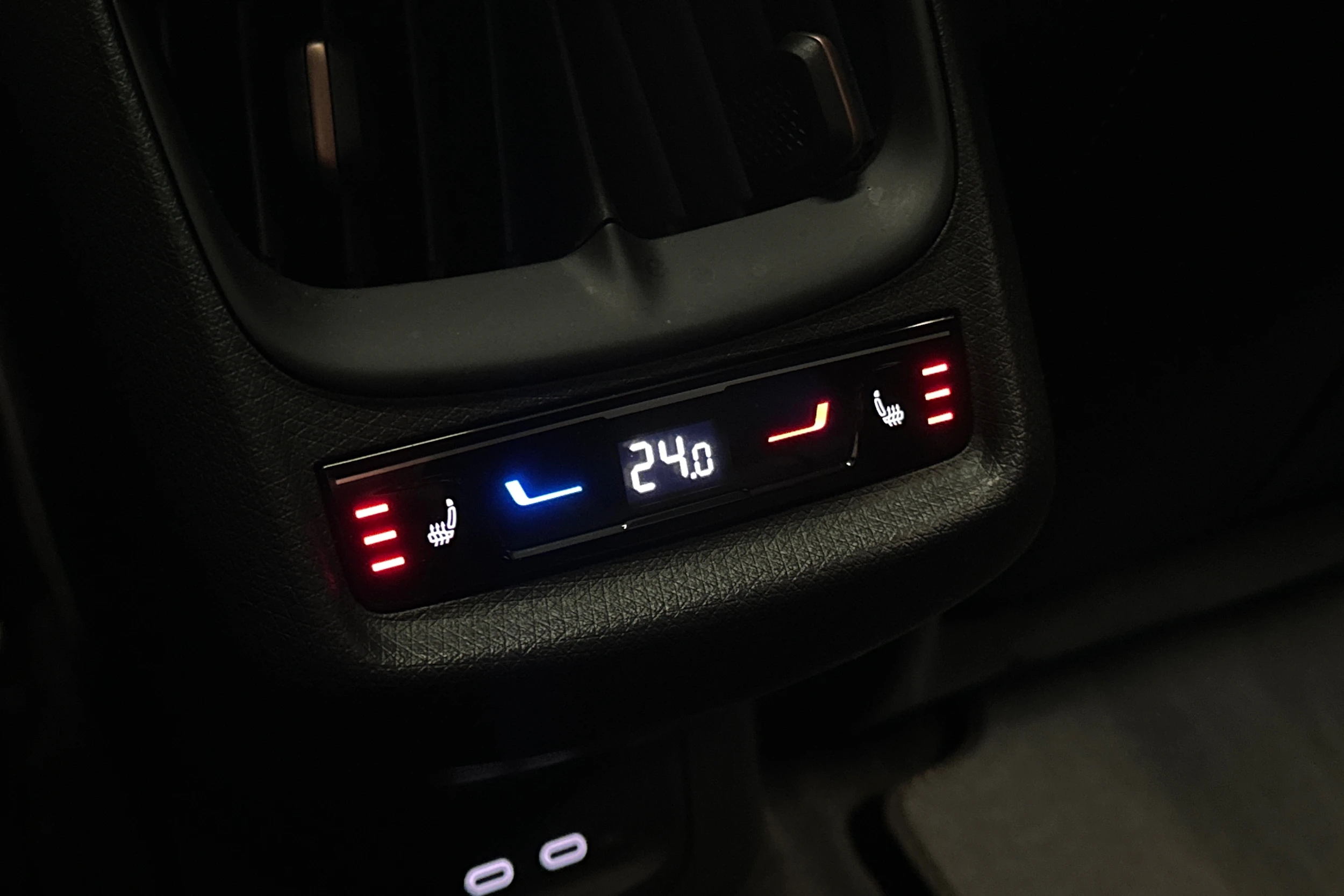 harmaa CUPRA Tavascan 2024 kuva 14.