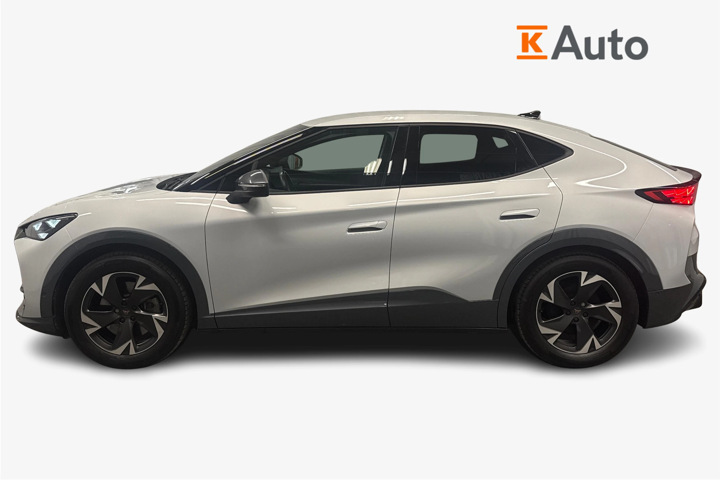 harmaa CUPRA Tavascan 2024 kuva 7.