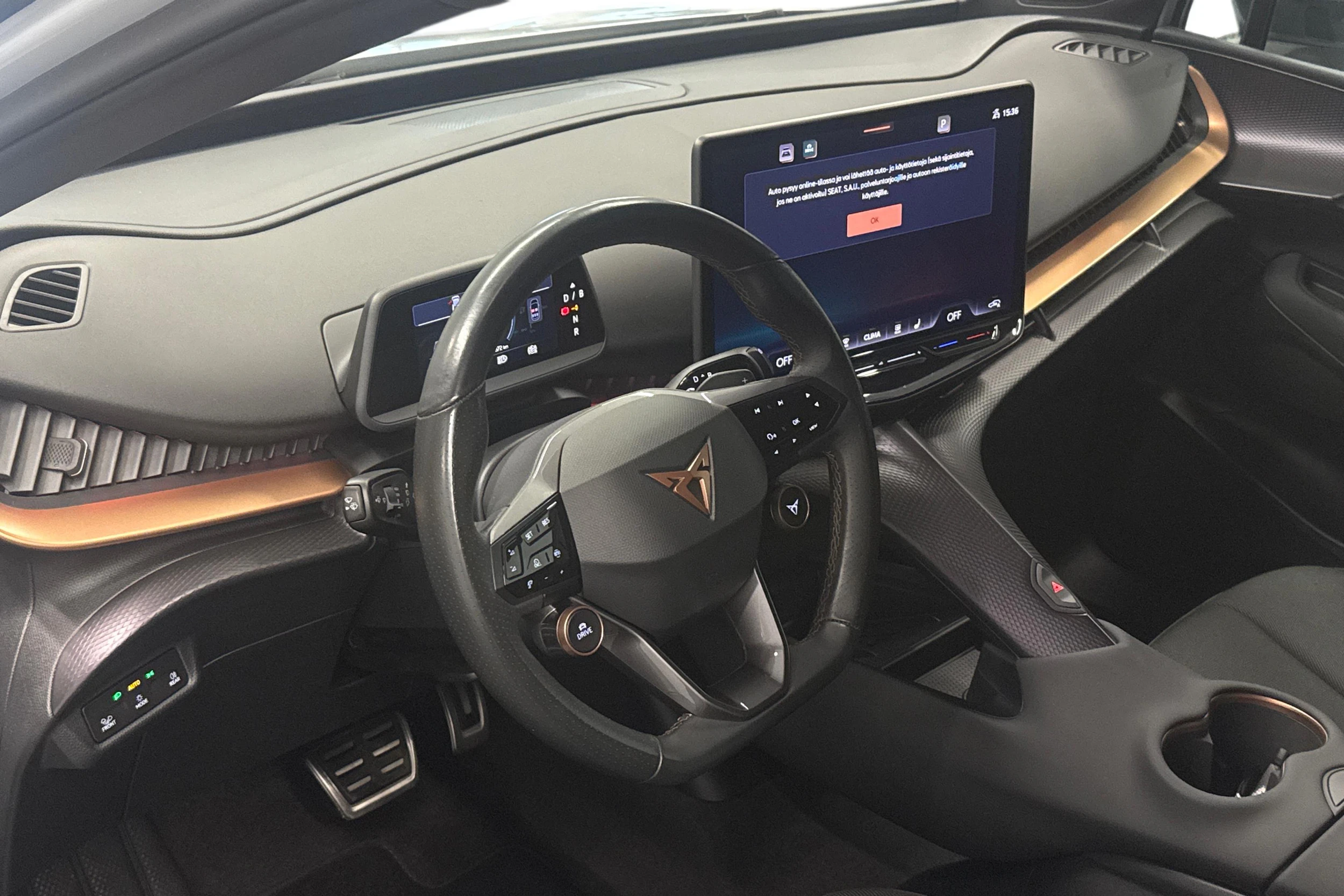 harmaa CUPRA Tavascan 2024 kuva 8.