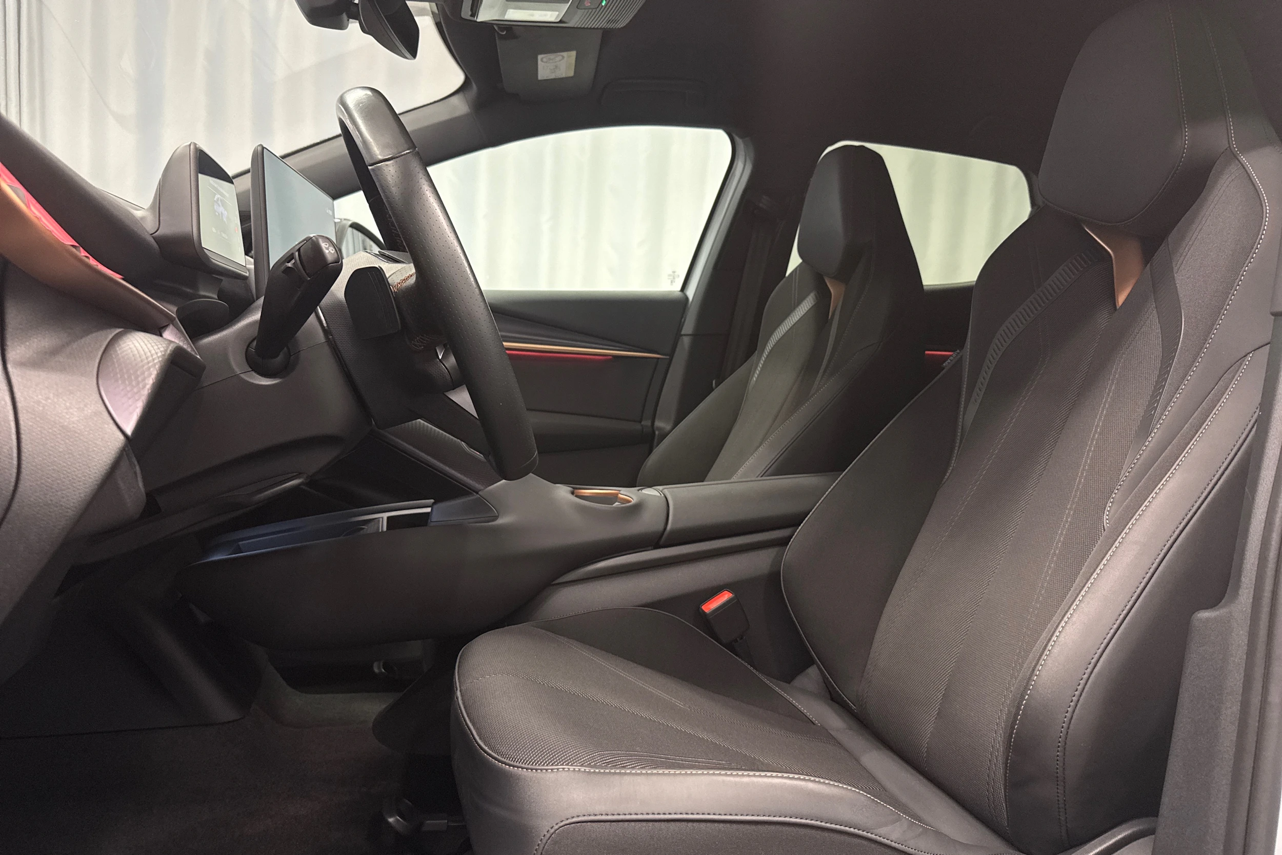 harmaa CUPRA Tavascan 2024 kuva 26.