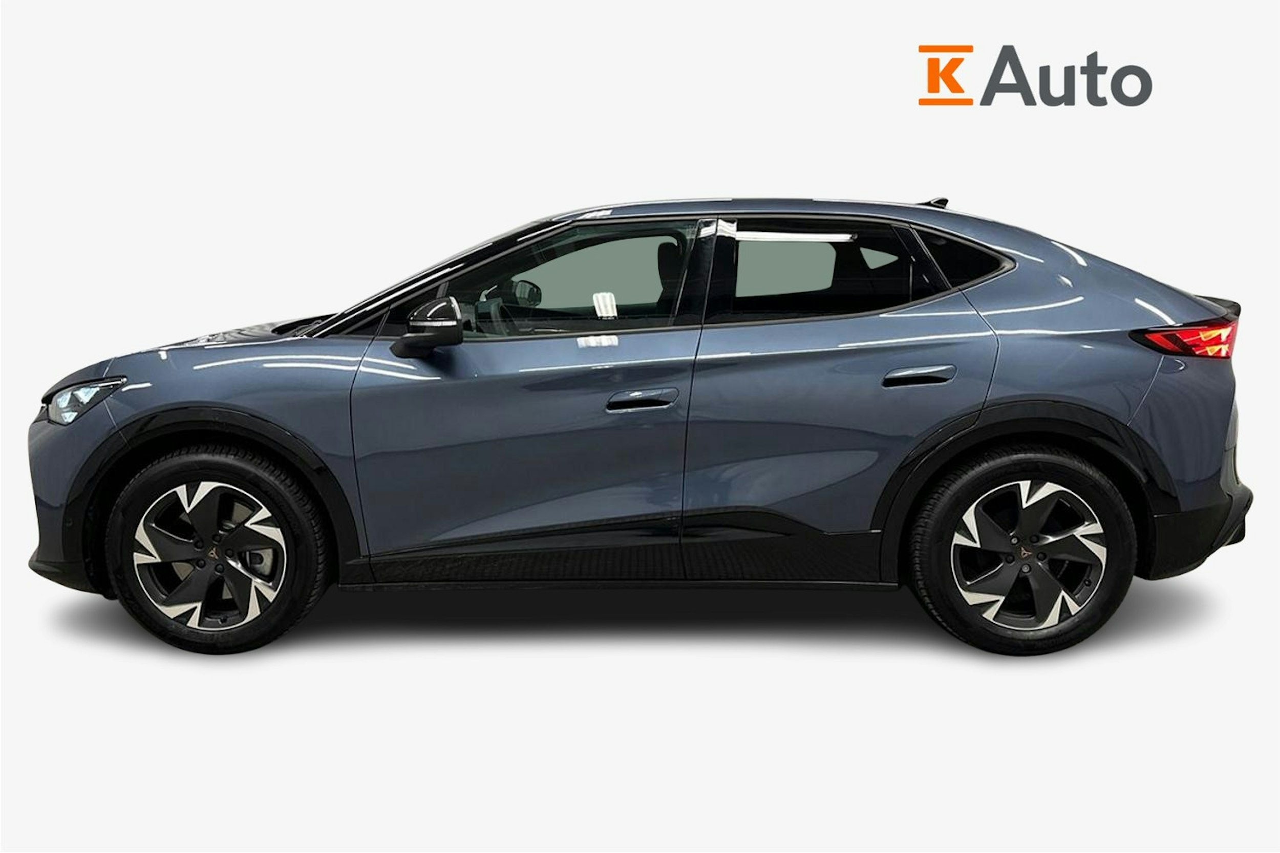 sininen CUPRA Tavascan 2024 kuva 6.