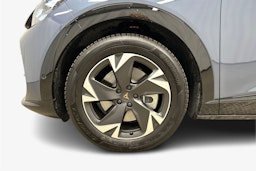 sininen CUPRA Tavascan 2024 kuva 11.