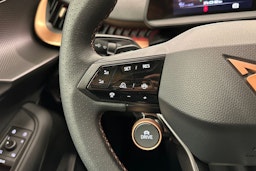 sininen CUPRA Tavascan 2024 kuva 14.