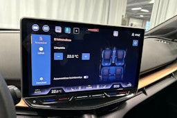 sininen CUPRA Tavascan 2024 kuva 20.