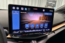 sininen CUPRA Tavascan 2024 kuva 21.