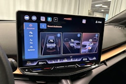 sininen CUPRA Tavascan 2024 kuva 25.