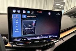 sininen CUPRA Tavascan 2024 kuva 26.