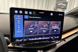 sininen CUPRA Tavascan 2024 kuva 27.