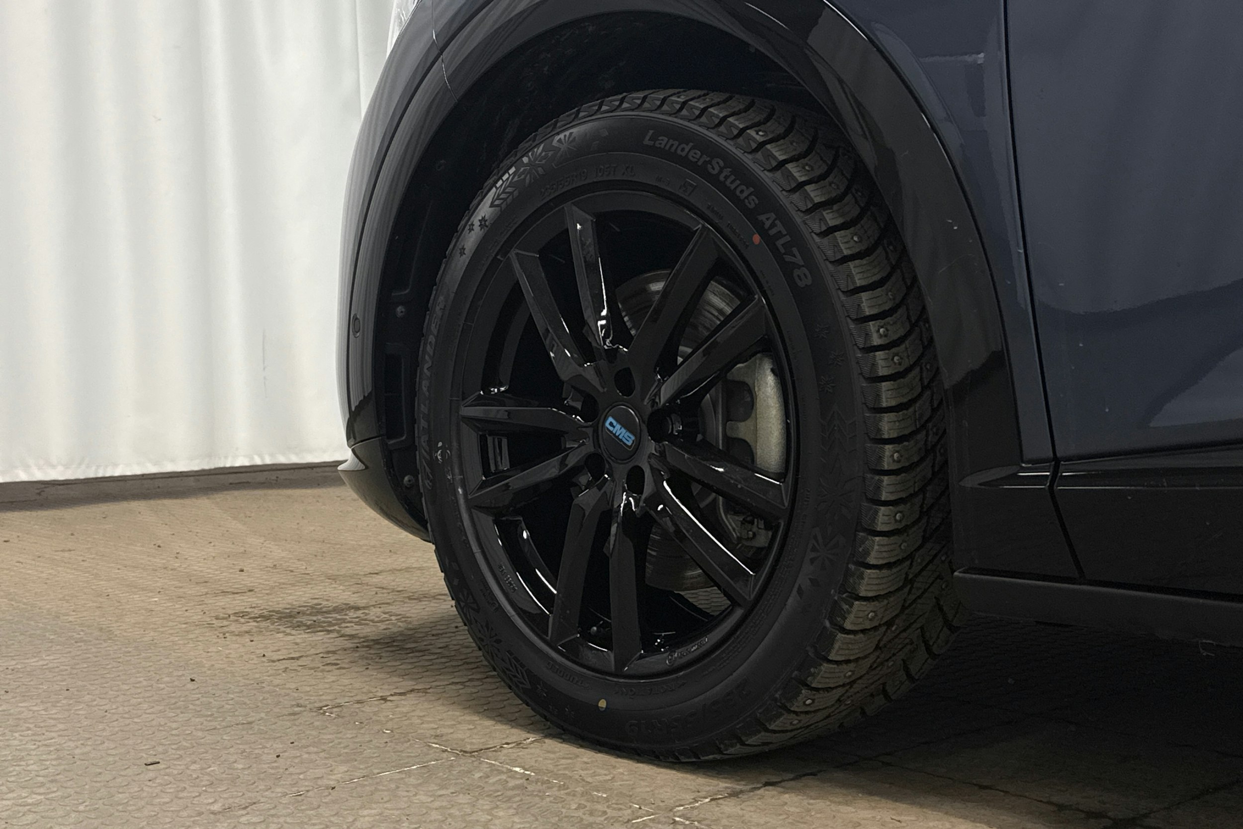 sininen CUPRA Tavascan 2024 kuva 13.