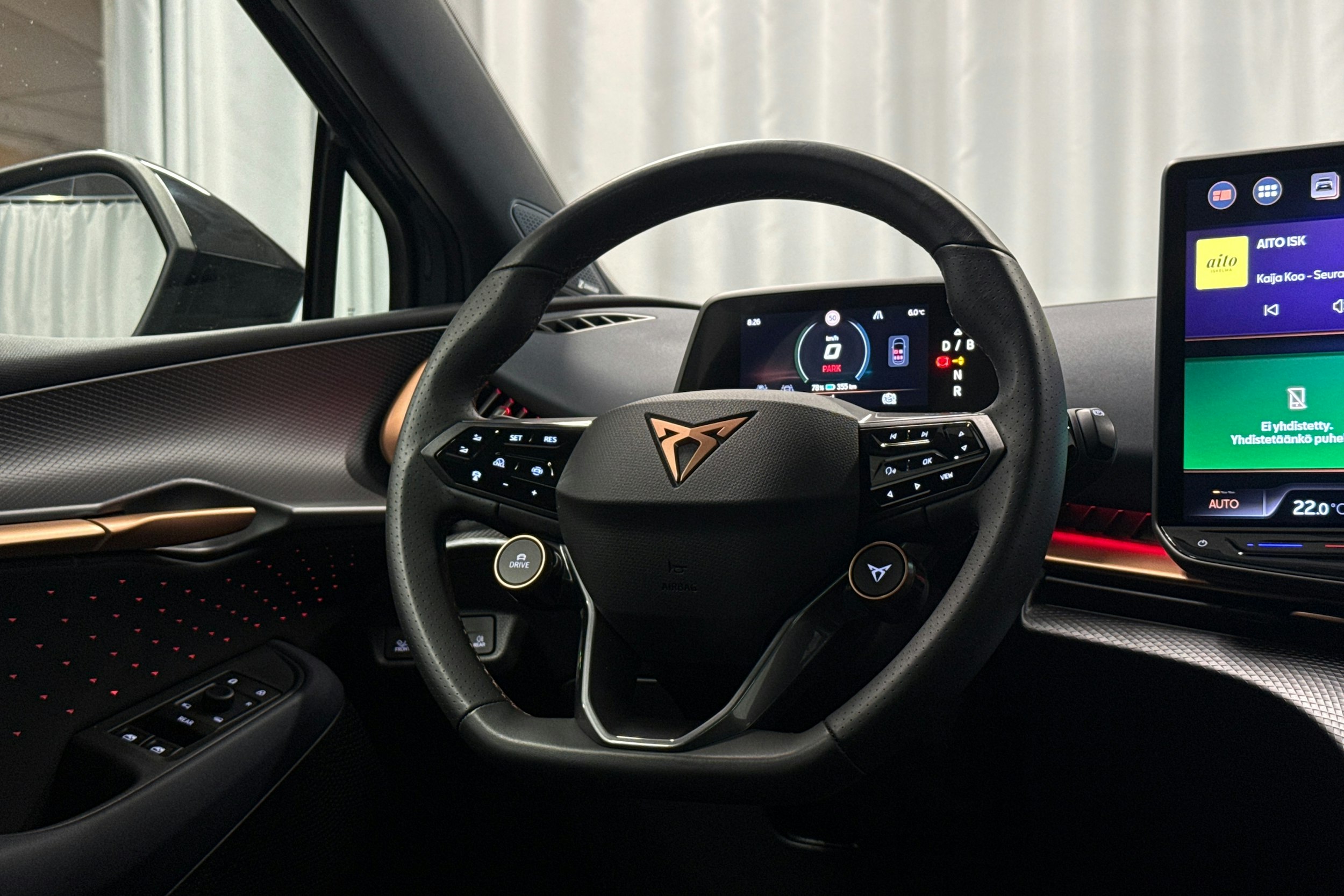 sininen CUPRA Tavascan 2024 kuva 14.