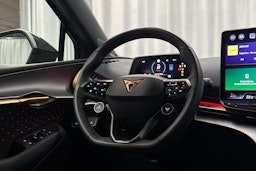 sininen CUPRA Tavascan 2024 kuva 14.