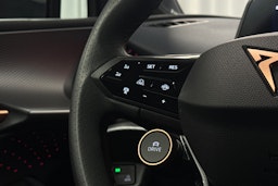 sininen CUPRA Tavascan 2024 kuva 15.