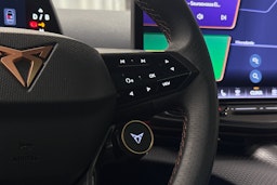 sininen CUPRA Tavascan 2024 kuva 16.