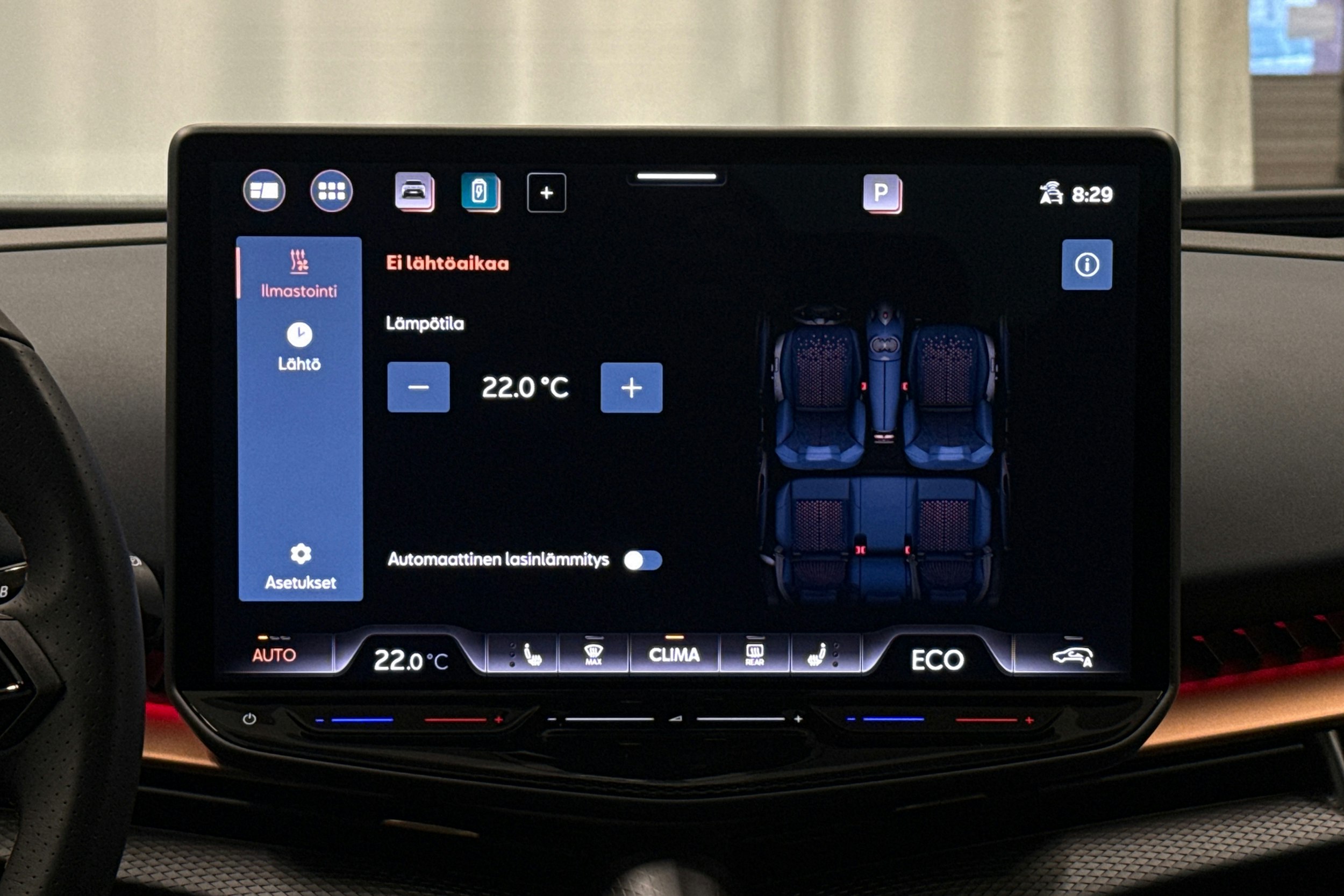 sininen CUPRA Tavascan 2024 kuva 19.