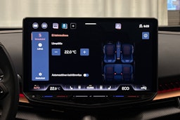 sininen CUPRA Tavascan 2024 kuva 19.