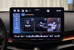 sininen CUPRA Tavascan 2024 kuva 20.