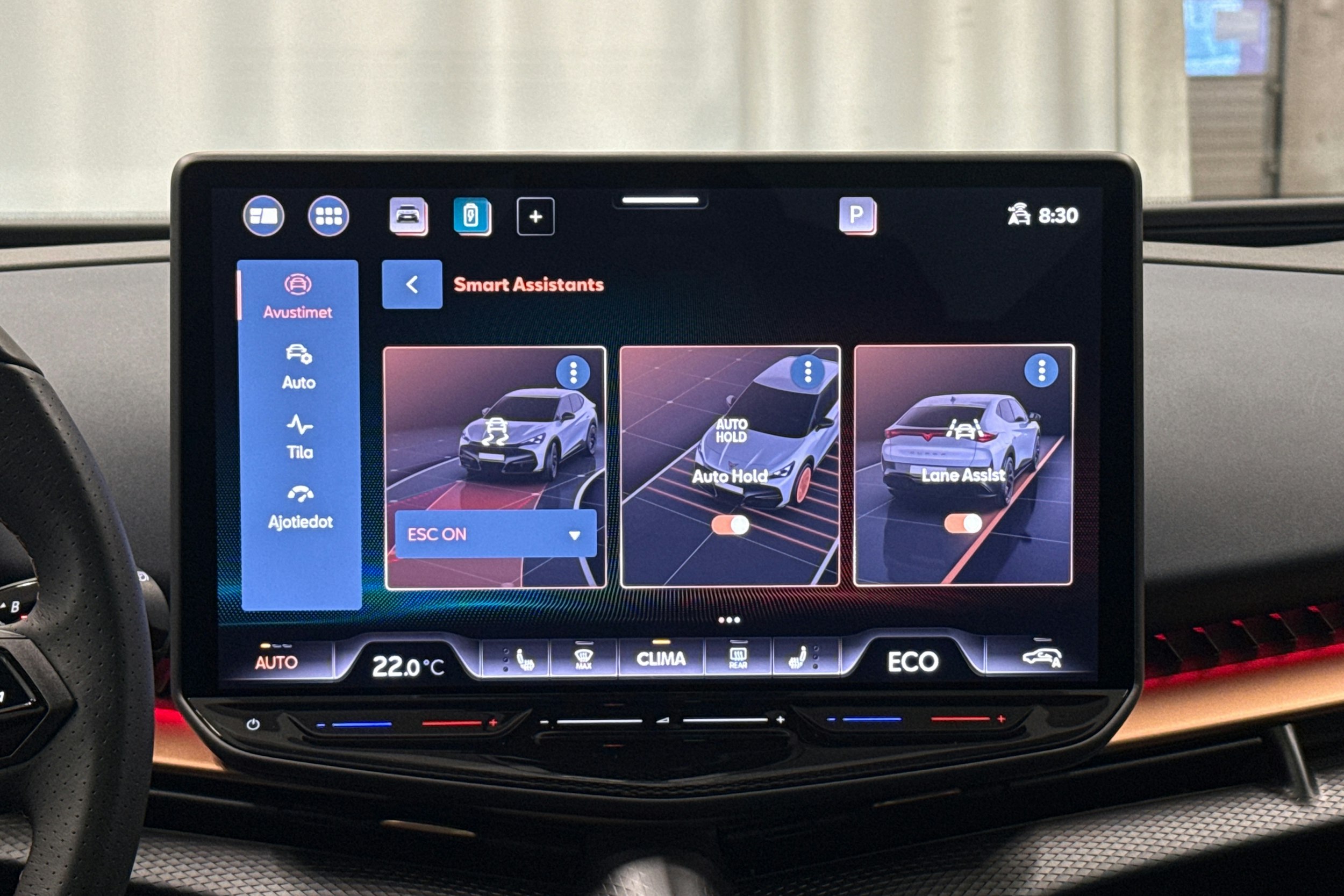 sininen CUPRA Tavascan 2024 kuva 21.